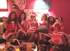 What Is PARTY GIRL?いつもと違う女子会をしたいなら、PARTY GIRLで!おしゃれなレンタルスペースを使えば、お料理やデコレーションを自由に演出できるのであなただけのオリジナルパーティーが実現します!お家でもレストランでもカラオケでもない、レンタルスペースで新しい体験をぜひ!